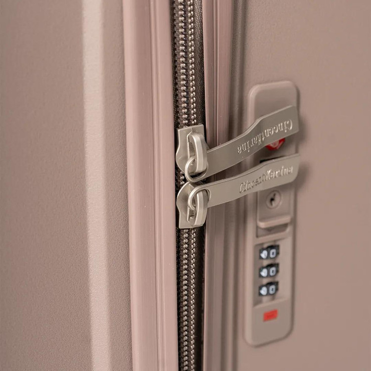 محصول نمونه تستی چمدان سینینت کارینا مدل C40374-M سایز متوسط ارتفاع 65 سانتی متر
